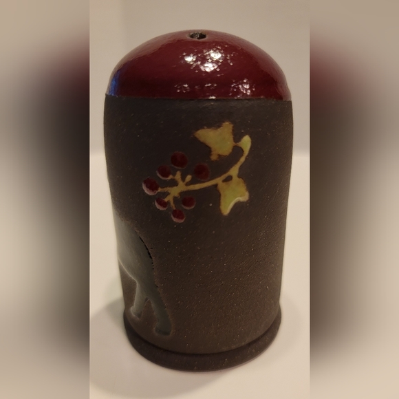 Boot Hill Pottery Handcrafted Shaker w/ Moose &Holly Sprig motifs, Pre-owned - Picture 3 of 6